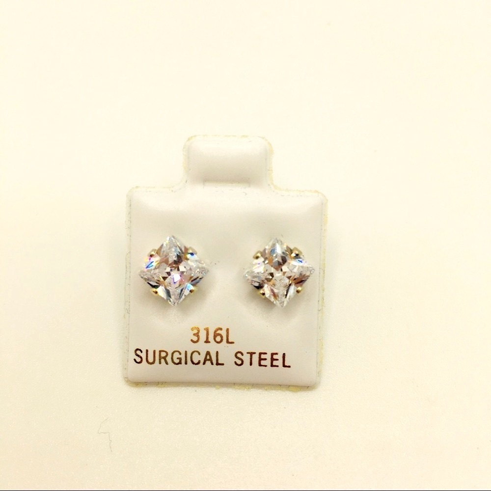 EARRINGS CRYSTAL SQUARE STUDS IN SILVER TONE!